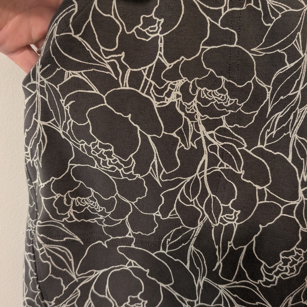 Duluth Trading Company Noga Gray and White Floral Skort Size XS - Picture 3 of 12